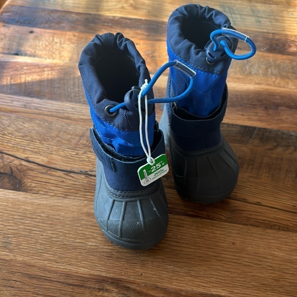 COLUMBIA KIDS POWDERBUG PLUS II SNOW BOOTS size 4